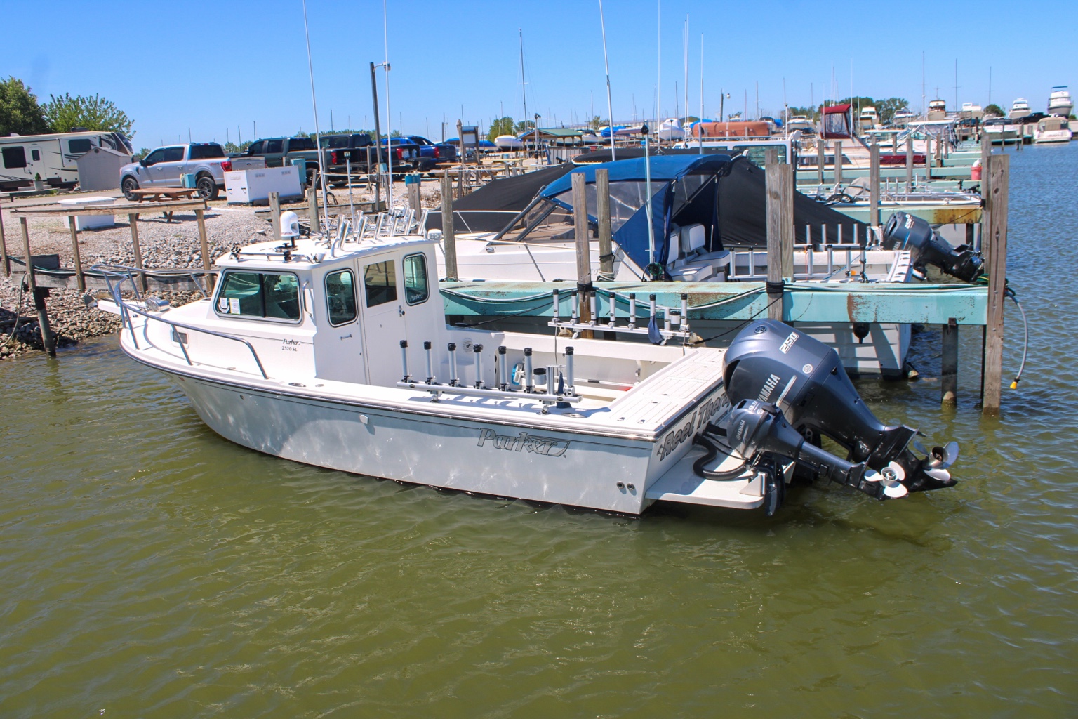 Side and rear view of Reel Therapy Parker 2320 SL at the dock